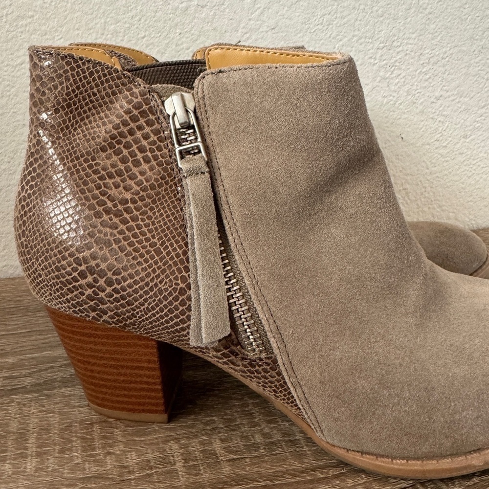 Vionic Anne Bootie, Size 7 - image 2